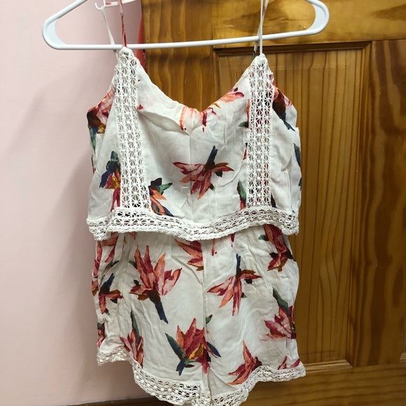 ‼️ SALE: Abercrombie Lace-trim Overlay Romper - Picture 3 of 4